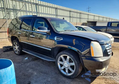 2008 Cadillac Escalade Luxury z USA, uszkodzony, nr VIN 1GYFK63878R140878